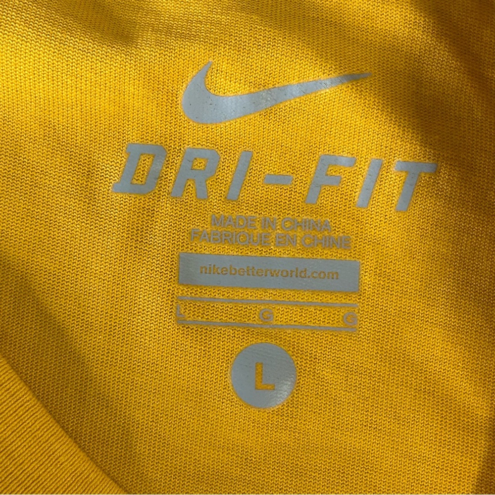 Kobe Bryant Black Mamba Snake Face Yellow T-Shirt Nike Dri-Fit Lakers Size L NBA - Picture 5 of 5